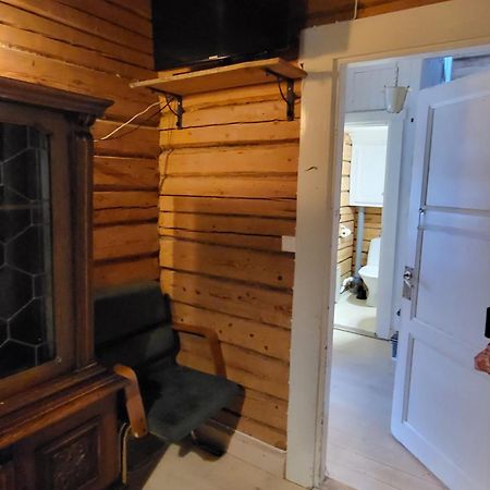 120 Yrs. Old Log House In Kuopio City Centre Esterno foto